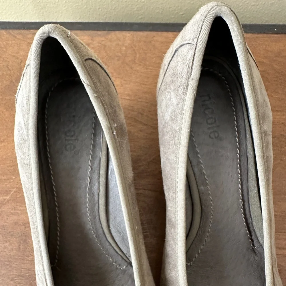 Nicole Gray Suede Wedges with Bow Detail – Size 6.5